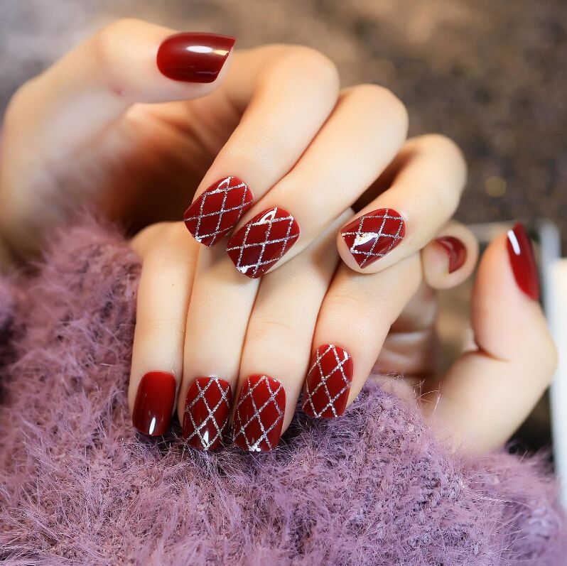 長(zhǎng)期不卸美甲對(duì)指甲有什么影響？