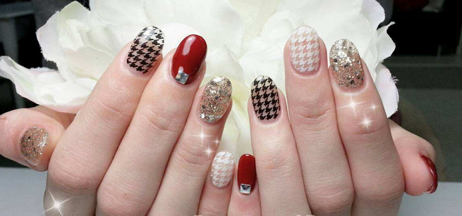 美甲做延長(zhǎng)甲片好還是光療膠好