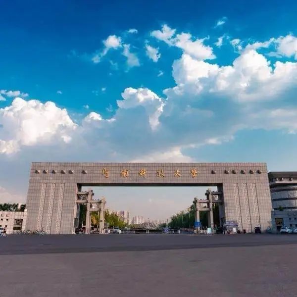 高校試點(diǎn)“男女混住”引爭議！校方回應(yīng)