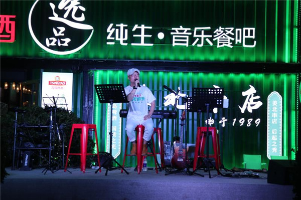  將復古女郎“請”到啤酒節(jié)，用年輕人的語言講述百年青啤的“新故事”