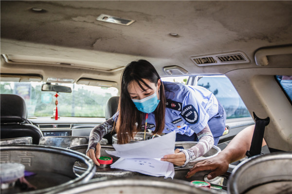 青島西海岸新區(qū)金沙灘啤酒城為游客守護(hù)舌尖上的安全