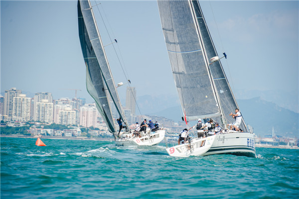 青深雙城帆船賽青島站比賽首日戰(zhàn)罷，青島“海豚”戰(zhàn)隊(duì)一“帆”絕塵