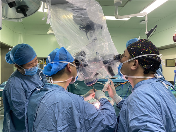 5歲男童6樓墜落命懸一線，青島婦兒醫(yī)院多學(xué)科協(xié)作再勝“死神”