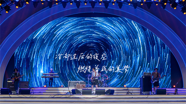 知名樂隊(duì)盤尼西林、紙雀牌演出在啤酒城，免費(fèi)觀看！