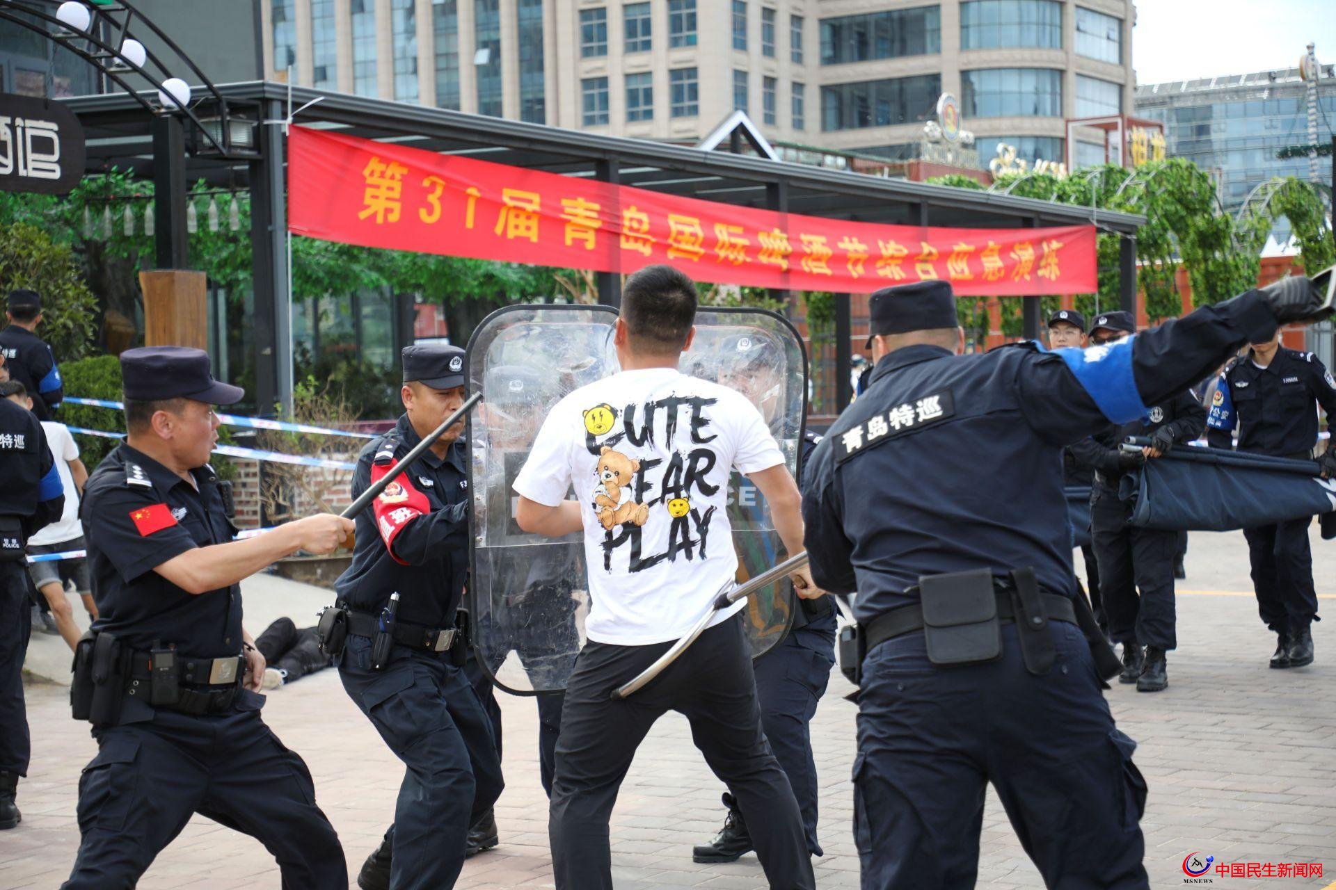 第31屆青島國際啤酒節(jié)嶗山會(huì)場多部門聯(lián)手舉行應(yīng)急演練