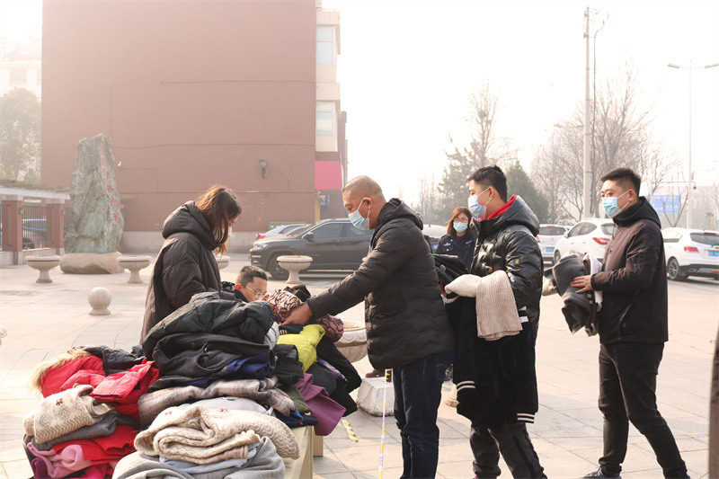 嶗山區(qū)：愛(ài)心接續(xù)傳遞，“冬衣暖人心”品牌熠熠生輝