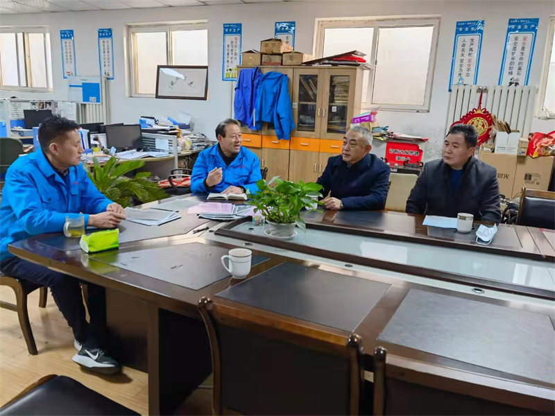 春季期間安全當(dāng)先——市城市管理局領(lǐng)導(dǎo)走進青島同源液化氣公司安全檢查