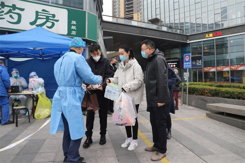 “啡”常時(shí)期，情暖“疫”線—青島市咖啡文化協(xié)會(huì)走訪慰問(wèn)社區(qū)防疫一線工作者