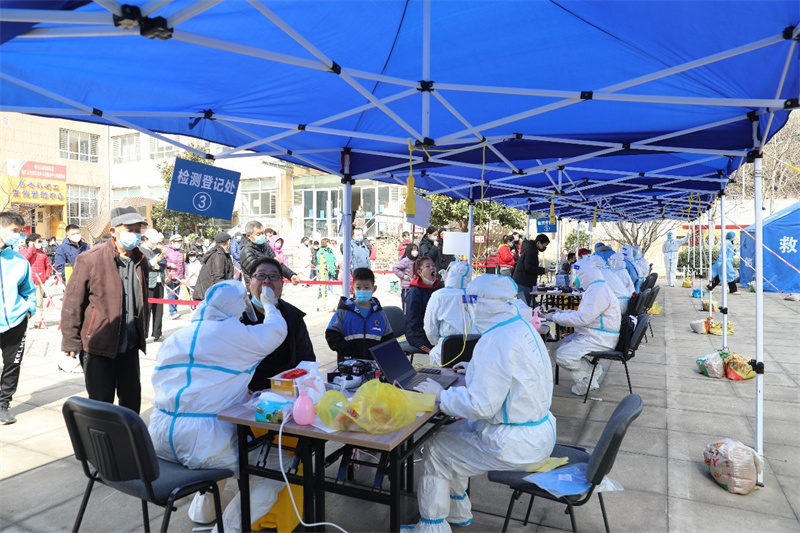 黨員就是“一面旗” 青島市北區(qū)讓黨旗飄揚在戰(zhàn)“疫”一線