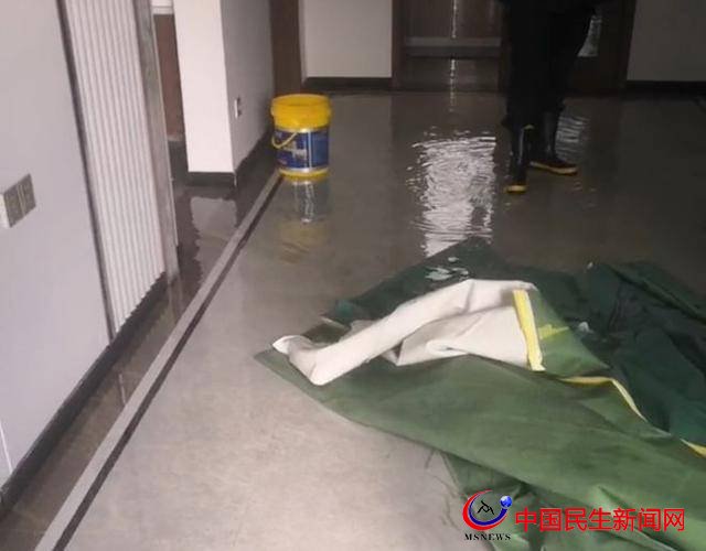 旭輝銀盛泰博觀(guān)星海業(yè)主真夠倒霉 新房一天沒(méi)住卻被“淹”倆月了未解決