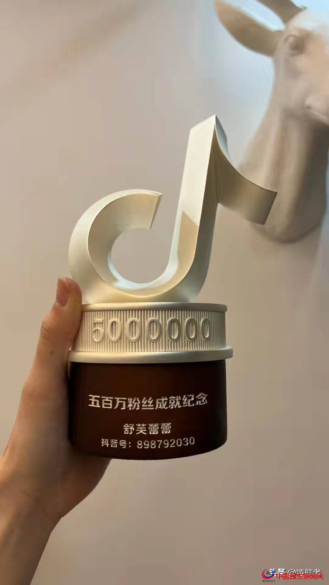 青島大嫚：國內(nèi)知名博主舒芙蕾蕾，身高168CM，體重45KG