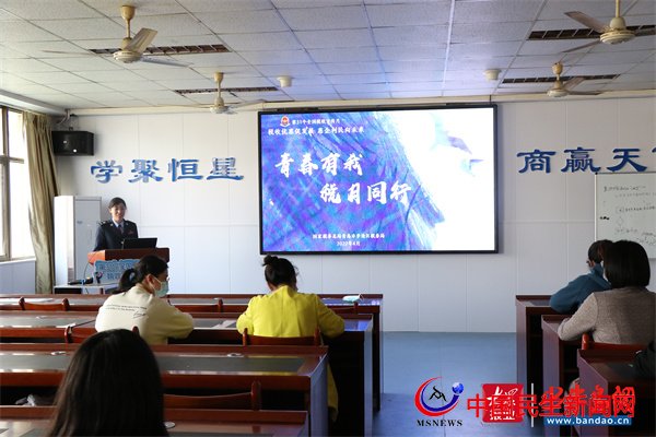 “稅法進高?！鼻鄭u市李滄區(qū)稅務局走進恒星學院進行主題宣傳活動