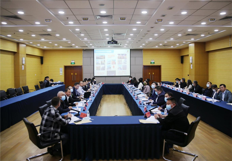 青島市北區(qū)召開“送政策、促發(fā)展、強(qiáng)產(chǎn)業(yè)” 民營企業(yè)家暨商協(xié)會(huì)座談會(huì)