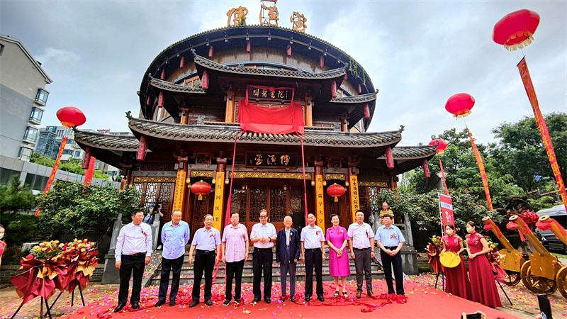 “弘揚(yáng)岐黃精粹，傳承中醫(yī)文化”首屆國(guó)醫(yī)書(shū)院健康產(chǎn)業(yè)賦能峰會(huì)在青島隆重召開(kāi)