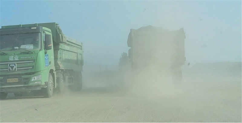 山東高速：明董諸城段工地瘋狂造“狼煙” 揚(yáng)塵污染嚴(yán)重