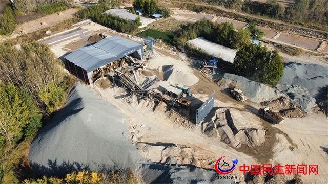 五蓮縣叩官鎮(zhèn)北回頭村：砂石料露天堆放 盜采礦產(chǎn)資源無人監(jiān)管？