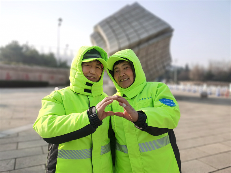 嶗山環(huán)衛(wèi)新氣象，環(huán)衛(wèi)工人換新裝