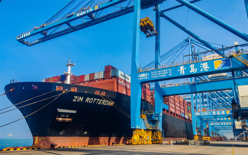 新年第一天山東港口青島港：實(shí)干創(chuàng)佳績(jī)，喜迎“開(kāi)門紅”