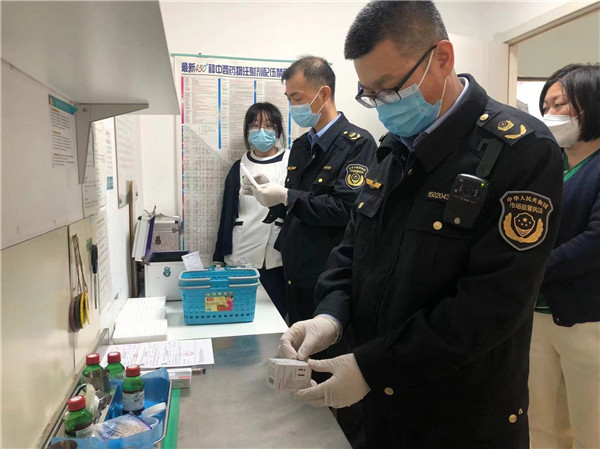 再出重拳 ，嶗山區(qū)市場(chǎng)監(jiān)管局開(kāi)展罰沒(méi)物資集中銷毀活動(dòng)