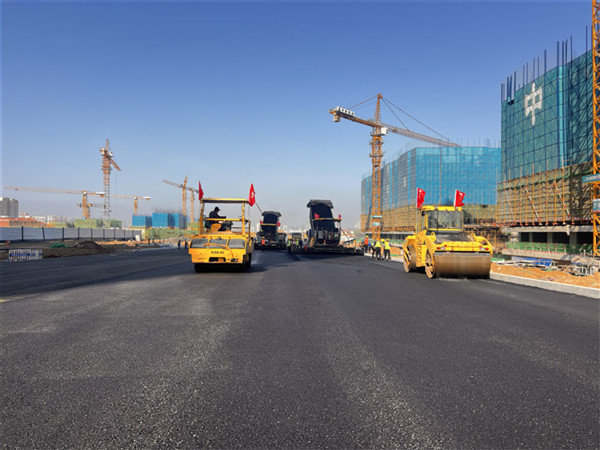 青島嶗山區(qū)大干186天實(shí)現(xiàn)合肥路東段貫通， 鋪就張村河片區(qū)的“快速通道”