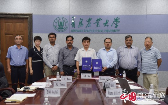 近日，青島農(nóng)業(yè)大學(xué)與巴基斯坦費(fèi)薩拉巴德農(nóng)業(yè)大學(xué)舉行交流會(huì)議，青島農(nóng)業(yè)大學(xué)副校長田義軻出席，巴基斯坦費(fèi)薩拉巴德農(nóng)業(yè)大學(xué)校長伊卡爾·阿罕默德·汗線上出席會(huì)議，來校訪問的該校科研、