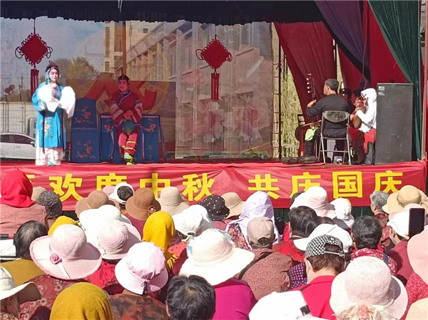 【村村有好戲】青島膠州市李哥莊鎮(zhèn)龍屯社區(qū)舉辦“歡度中秋 共慶國慶”文藝演出