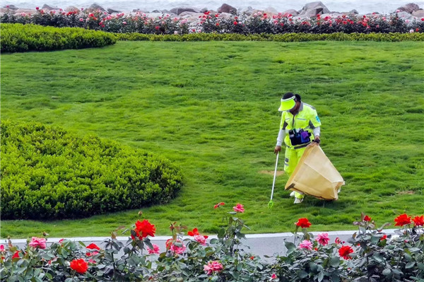 青島市嶗山區(qū)： “雙節(jié)”我在崗，城市管理“不打烊”