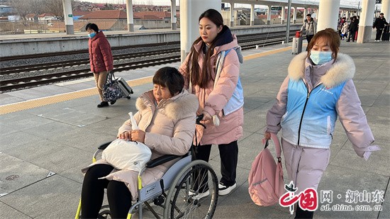 青島即墨：志愿服務(wù)暖人心，護(hù)航春運(yùn)添溫度