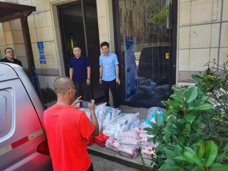 嶗山區(qū)馬拉松運動協(xié)會開展“致敬崢嶸歲月，情暖退役軍人”活動