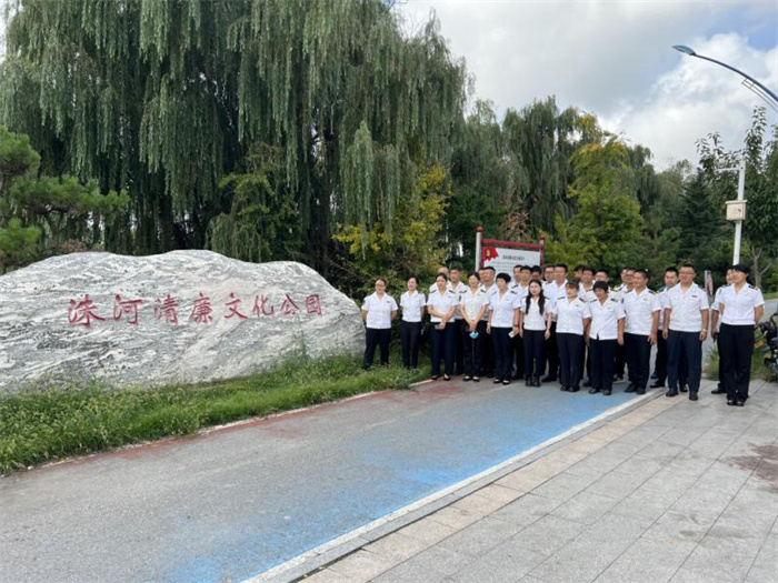 萊西交通發(fā)展公司組織入黨積極分子與新發(fā)展黨員等沉浸式體驗(yàn)清廉文化與科技創(chuàng)新