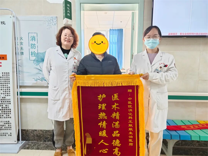 膠州市中醫(yī)醫(yī)院：冬韻藏溫情，錦旗映初心！跨越時光的暖心守護，見證醫(yī)患情深