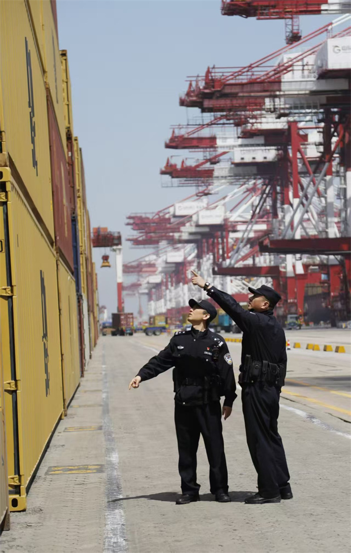 向海圖強(qiáng) 智護(hù)安瀾 ——青島港航公安“四新”實(shí)踐繪就世界級港口平安藍(lán)圖