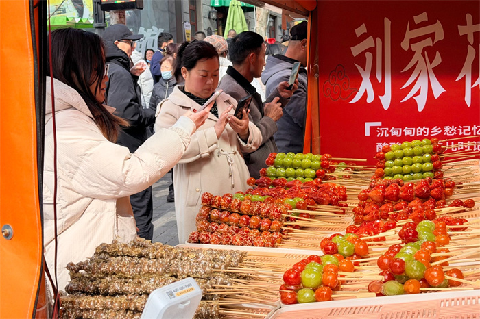 老街年味濃——2026青島蘿卜·元宵·糖球會大鮑島會場直擊